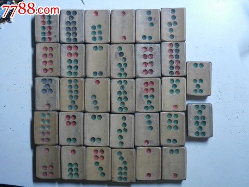 NSƯT Khánh Hợi (trái) vai Hứa Tiên, NSƯT Kim Xuân vai Bạch Xà Nương - đôi vợ chồng trong vở "Bạch Xà Nương" của tác giả - đạo diễn Sỹ Tiến.